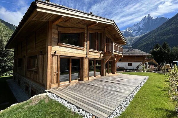 Luxe Alpenverblijf voor 10 personen met sauna, jacuzzi en Mont Blanc uitzicht - thumbnail 1