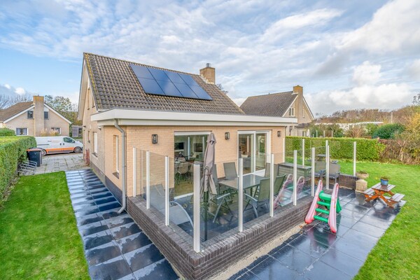 Vrijstaand vakantiehuis met omheinde tuin in bosrijk De Koog, 1,5 km van strand - thumbnail 2