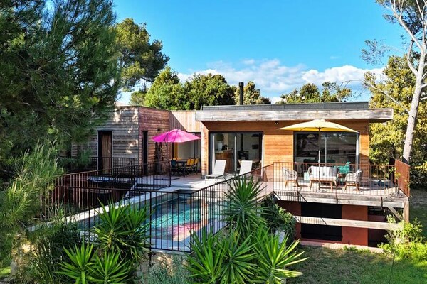 Ruime houten villa met zoutwaterzwembad en panoramisch uitzicht bij Aix-en-Provence - thumbnail 1