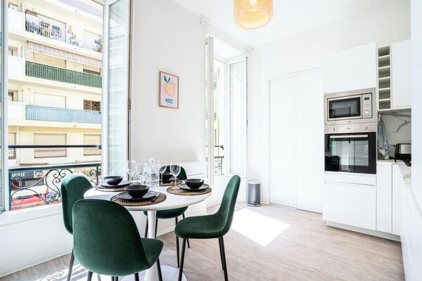 Modern appartement in de levendige havenwijk van Nice, vlakbij de oude stad - thumbnail 2