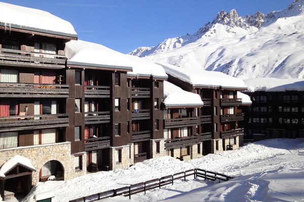 Appartement aan de piste in Les Allues met balkon en uitzicht op de bergen - thumbnail 3