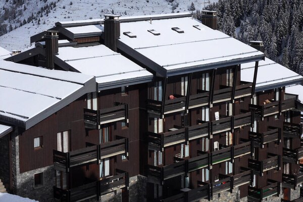 Appartement 6p in Les Allues met balkon, direct aan de piste van Méribel-Mottaret - thumbnail 1