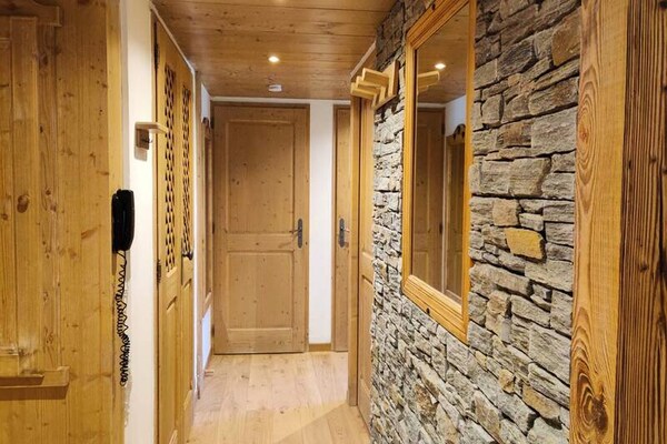 Luxe 4-sterrenappartement aan de piste in Saint Martin de Belleville met wellness - thumbnail 3