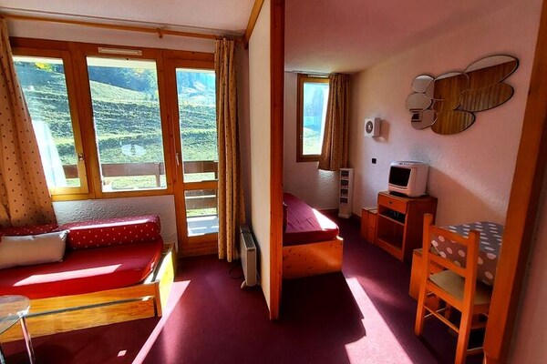 Knus appartement op de piste in Valmorel met panoramisch balkon - thumbnail 4