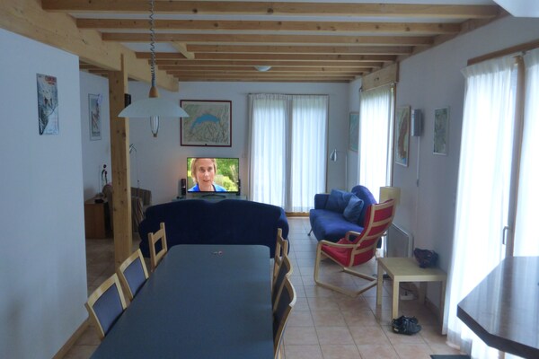 Chalet Montjoie: Ruim chalet voor 8 aan de voet van de Alpen - thumbnail 3