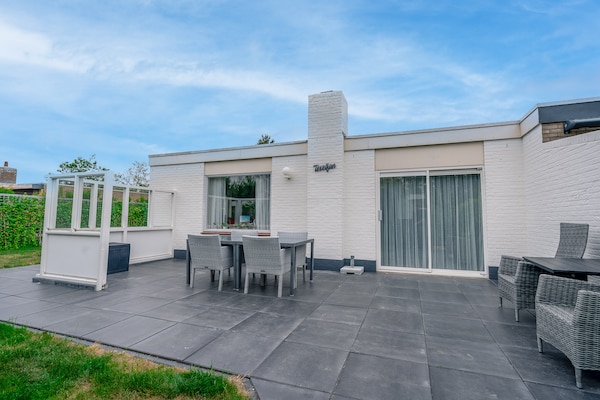 Texelfan: vrijstaande bungalow aan bosrand met omheinde tuin, 2km van strand - thumbnail 3