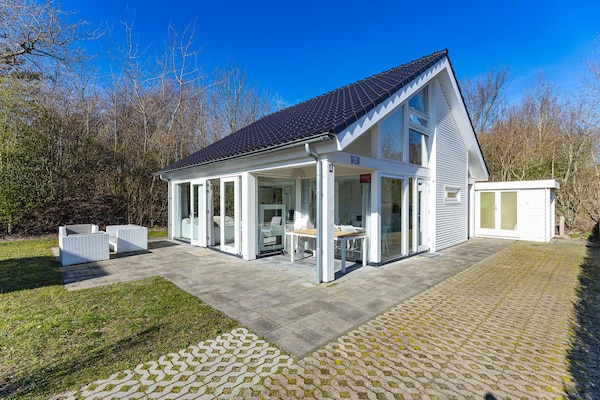 Luxe strandvilla voor 6 personen in Renesse op Vakantiepark Zonnedorp - thumbnail 1