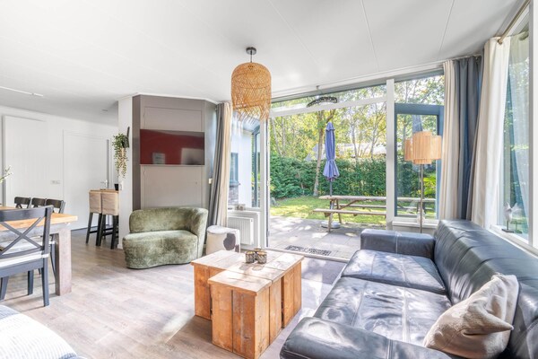 Vrijstaande bosbungalow voor 6 personen met omheinde tuin en oplaadpunt - thumbnail 6