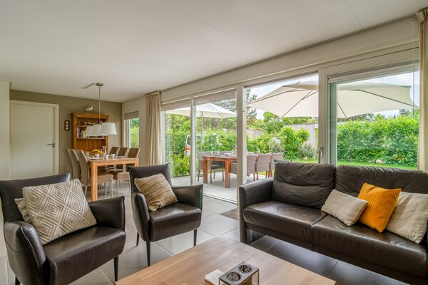 Sfeervol landhuis tussen bos en duin op Texel, 150m², huisdieren welkom - thumbnail 5