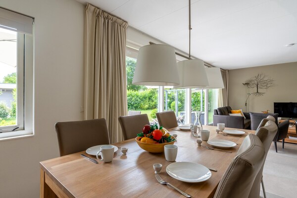 Sfeervol landhuis tussen bos en duin op Texel, 150m², huisdieren welkom - thumbnail 6