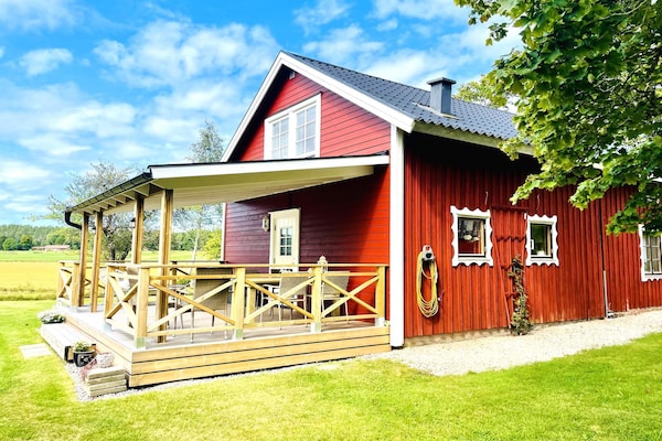 Rustiek vakantiehuis aan de golfbaan in Brålanda, Dalsland - thumbnail 1