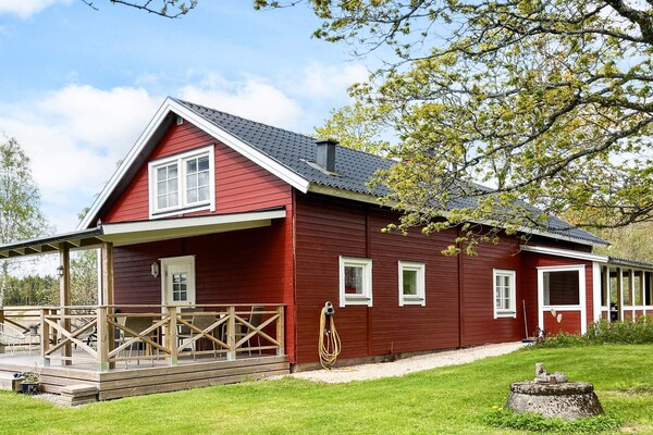 Rustiek vakantiehuis aan de golfbaan in Brålanda, Dalsland - thumbnail 2