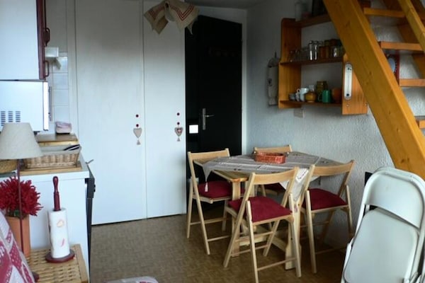 Knus duplexappartement op de piste in Huez met balkon op het zuiden - thumbnail 2