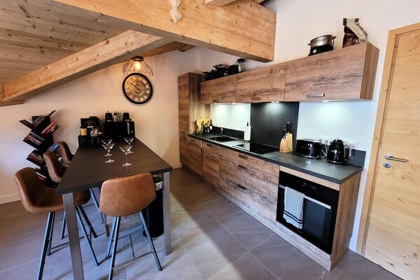 Nieuw modern alpenappartement voor 8, 280m van skipiste Les Gets - thumbnail 6