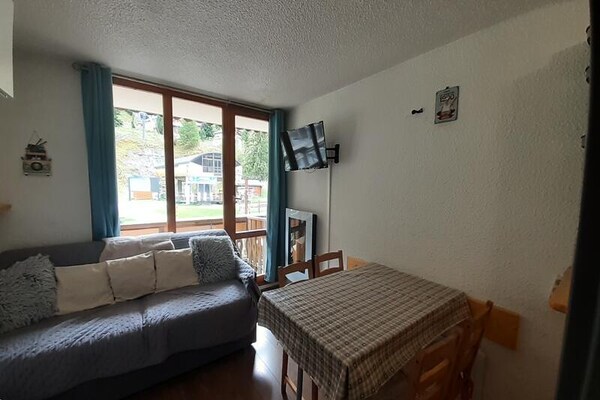 Knusse studio in Valfréjus, 20 meter van de piste - thumbnail 4