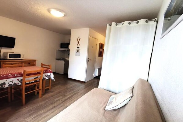 Knus appartement op 1700m met balkon en bergzicht in Puy Saint Vincent - thumbnail 2