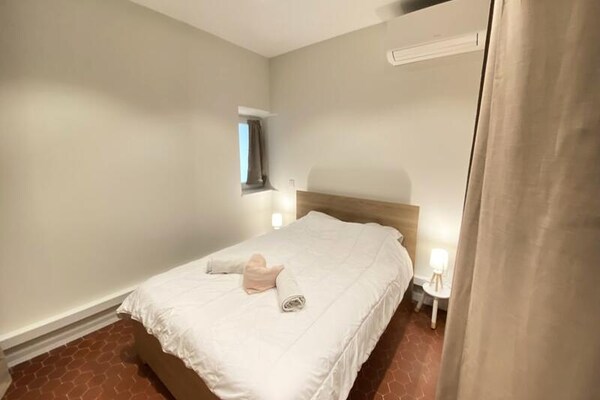 Gerennoveerd appartement in hartje Oud Antibes, 200m van zee - thumbnail 1