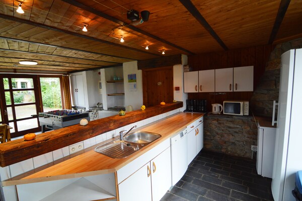 Ruim landhuis voor 22 personen met sauna en bubbelbad in de Ardennen - thumbnail 4