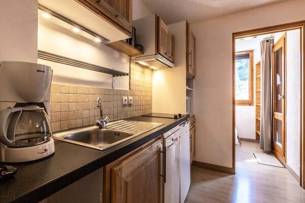 Knus appartement op de piste in Les Coches met panoramisch bergzicht - thumbnail 1