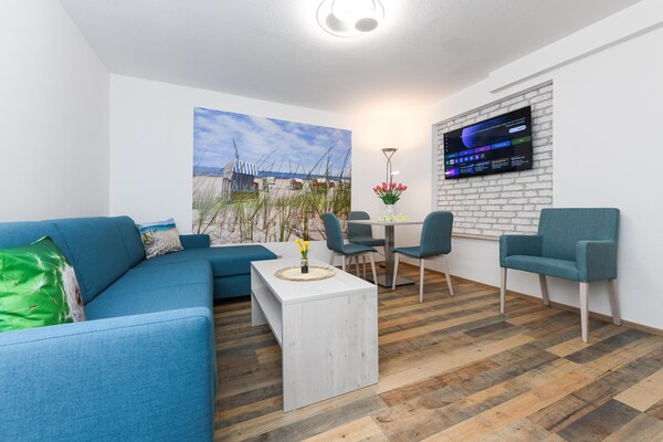 Licht appartement met wintertuin op loopafstand van het strand in Bensersiel - thumbnail 1