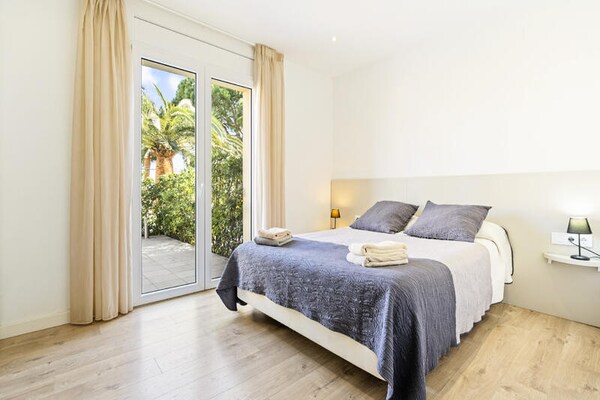 Barrièrevrij appartement aan zee in Empuriabrava met gedeelde tuin - thumbnail 2