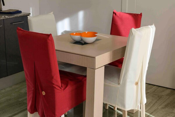 Strandappartement Empuriabrava met zeezicht, terras en gemeenschappelijke tuin - thumbnail 4