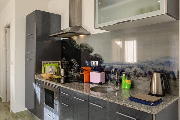 Strandappartement Empuriabrava met zeezicht, terras en gemeenschappelijke tuin - thumbnail 5