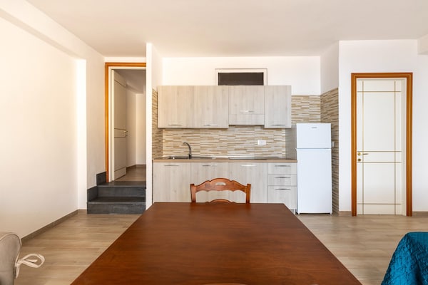 IL TRAMONTO MONO 3: modern studio met zeezicht in Castelsardo, 200m van strand - thumbnail 6