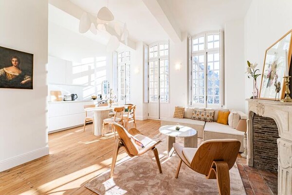 Elegant Appartement aan Place du Parlement in Hartje Bordeaux - thumbnail 2