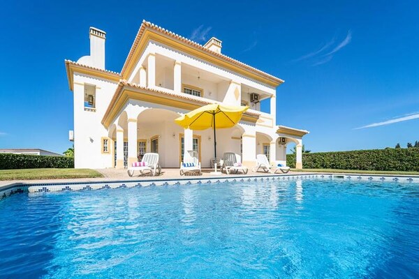 Ruim appartement in Albufeira met tuin, vlakbij strand en Salgados golfbaan - thumbnail 2