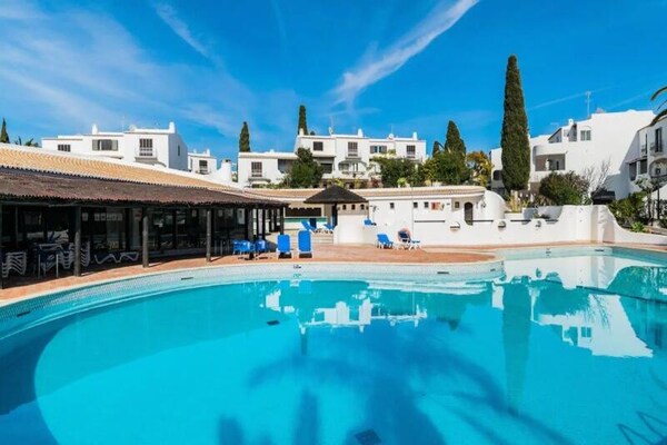 Licht appartement met gemeenschappelijk zwembad in het hart van Albufeira - thumbnail 1