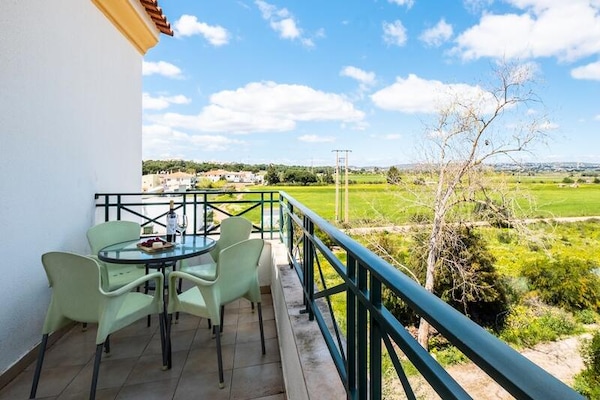 Licht appartement bij Praia da Falésia met zwembad, Albufeira - thumbnail 1