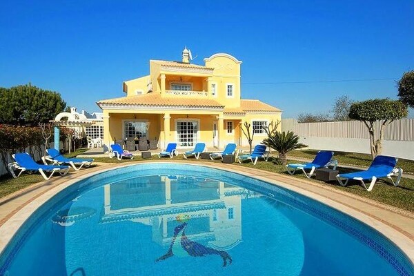 Ruim vakantieappartement in Guia voor 10 personen met tuin, dicht bij stranden - thumbnail 1