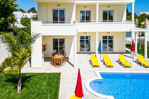 Ruim appartement met 4 slaapkamers, tuin en airco nabij oude centrum Albufeira - thumbnail 5