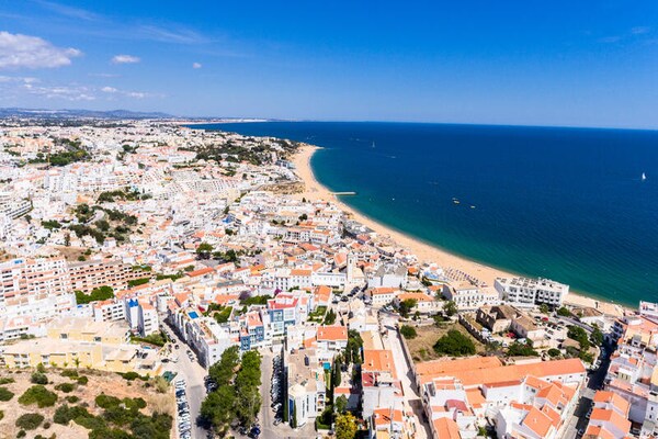 Gerenoveerd appartement in hartje Albufeira, vlakbij strand en oude stad - thumbnail 1