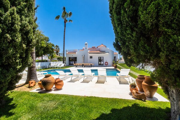 Luxe villa voor 12 personen met zwembad in Galé, Albufeira - thumbnail 1