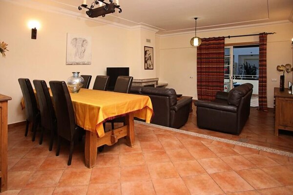 Luxe appartement op loopafstand van historisch Albufeira en strand - thumbnail 5