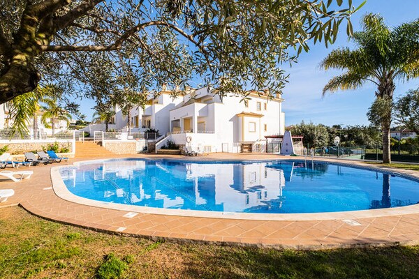 Zonovergoten appartement met zwembad op 15 minuten lopen van centrum Albufeira - thumbnail 2
