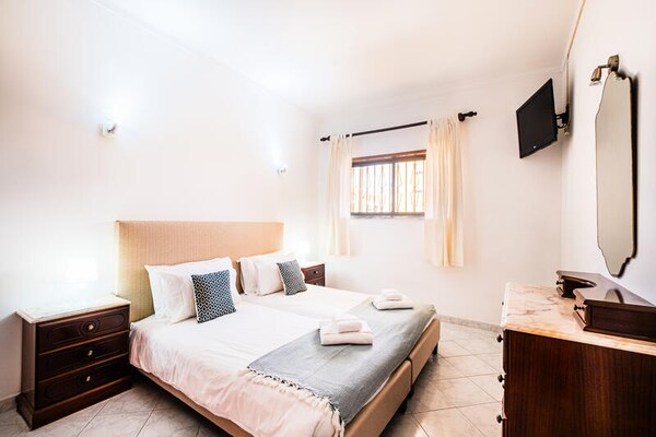 Licht appartement met zwembad in het hart van Albufeira - thumbnail 2