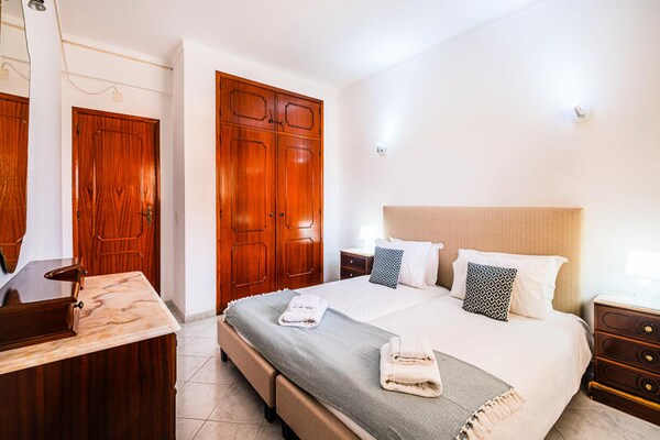 Licht appartement met zwembad in het hart van Albufeira - thumbnail 4