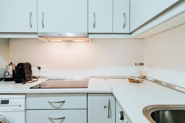 Modern appartement aan zee met kanaalzicht in Empuriabrava - thumbnail 6