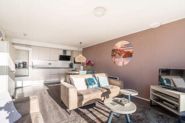 Juliana 074: Luxe 4-persoons appartement op begane grond, 200m van strand - thumbnail 1