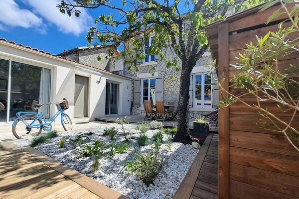 Licht appartement met tuin in La Rochelle, vlakbij haven en strand - thumbnail 1