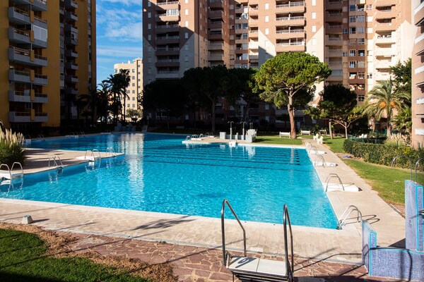 Ruim familieappartement met zwembad, vlakbij strand Canet d'En Berenguer - thumbnail 1