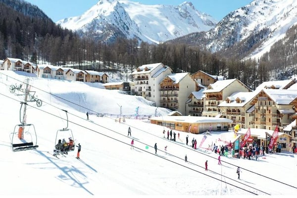 Appartement op de piste in Les Orres 1800 met zwembad en balkon - thumbnail 4