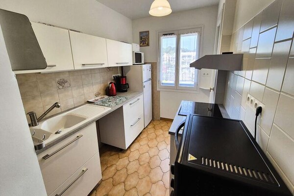 Zonnig appartement op loopafstand van haven en strand in Sanary-sur-Mer - thumbnail 6