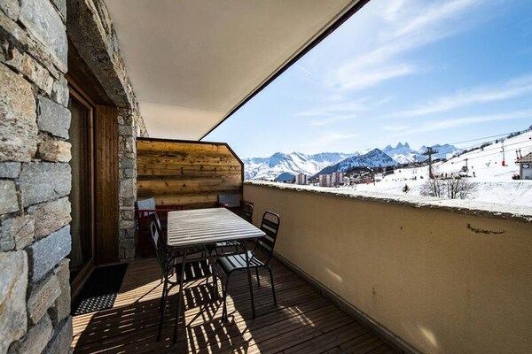 Ski-in ski-out appartement La Grande Verdette met privéjacuzzi in La Toussuire - thumbnail 4