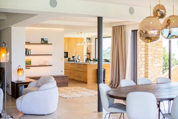 Luxe villa in Gordes met 8 slaapkamers, privézwembad en panoramisch uitzicht - thumbnail 3