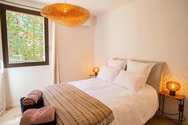Luxe villa in Gordes met 8 slaapkamers, privézwembad en panoramisch uitzicht - thumbnail 5