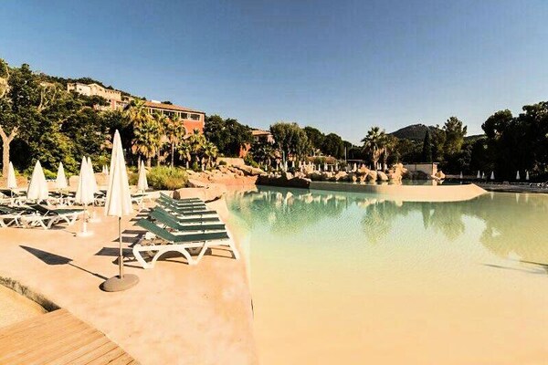Ruime Provençaalse bastide voor 8 personen bij Saint-Tropez met waterpark - thumbnail 1